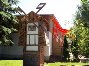 Verträumt und schmusig- die Außenansicht der Zwergenmühle - Bild 6: Die Zwergen-Mühlenkammer,urig, klein und fein so soll es sein- kommt rein !