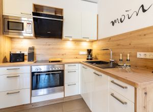 Eine voll ausgestattete, moderne Einbauküche - Bild 9: Haus Jana in Hooksiel, traumhafte Lage, neu renoviert, Garten umzäunt