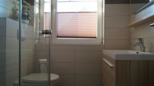 Ebenerdige Dusche - Bild 11: Ferienhaus Kiek In mit Sauna und Kamin an der Ostsee in Prerow