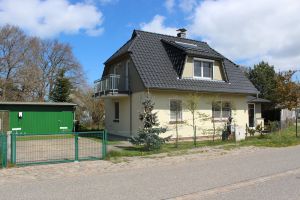 Haus mit Balkon und Parkplätze mit Ladestation - Bild 21: Ferienhaus Kiek In mit Sauna und Kamin an der Ostsee in Prerow
