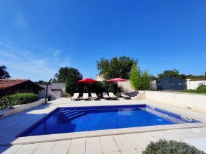 Bild 2: Ferienhaus Sabina mit zwei Ferienwohnungen und Pool