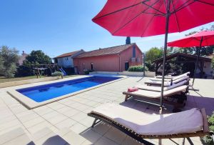 Bild 3: Ferienhaus Sabina mit zwei Ferienwohnungen und Pool