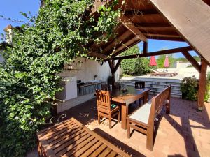 Bild 9: Ferienhaus Sabina mit zwei Ferienwohnungen und Pool