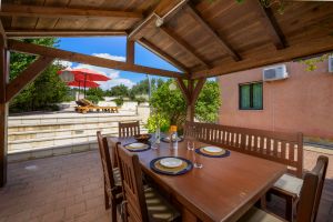 Bild 9: Ferienhaus Sabina mit zwei Ferienwohnungen und Pool