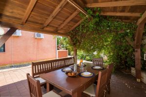 Bild 11: Ferienhaus Sabina mit zwei Ferienwohnungen und Pool