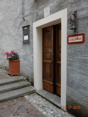 Der Eingang zum Cà Àrbul - Bild 1: Ferienhaus Cá Árbul (Valle Cannobina in Italien/Lago Maggiore)