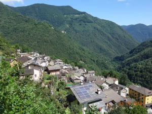 Feriendorf Orasso im Sommer - Bild 4: Ferienhaus Cá Árbul (Valle Cannobina in Italien/Lago Maggiore)