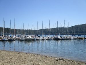 Am Edersee mit der schönen Edertalsperre können Sie sich Boote ausleihen oder eine Schifffahrt über den See machen. - Bild 19: FEWO am FLuss m. Bergblick & Balkon & Wiese, W-LAN, 2 Bäder, 2 Hunde gratis