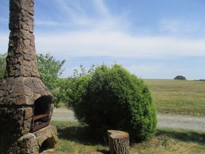 Dieser ca. 100 qm große Grillplatz gehört mit zur FEWO mit BERGBLICK.
Bei schönem Wetter können Sie die Abendsonne genießen. - Bild 15: FEWO am FLuss m. Bergblick & Balkon & Wiese, W-LAN, 2 Bäder, 2 Hunde gratis
