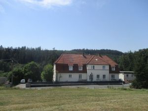 Unsere Landhausvilla liegt mitten im Vogelschutzgebiet. - Bild 1: FEWO am FLuss m. Bergblick & Balkon & Wiese, W-LAN, 2 Bäder, 2 Hunde gratis