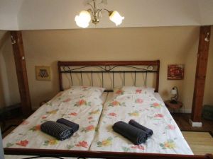 Unser " TURMZIMMER " liegt eine Etage höher als die FEWO mit Bergblick. - Bild 12: FEWO am FLuss m. Bergblick & Balkon & Wiese, W-LAN, 2 Bäder, 2 Hunde gratis