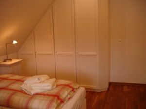 alle Räume mit passgenauen Tischlereinbauten - Bild 9: 5-Sterne Landhaus unter Reet + ggf. mit 85 m/2 Fitness-/Wellnessbereich