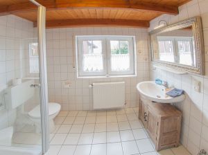 helles freundliches Fensterduschbad - Bild 12: Ferienhaus Strandperle im Nordseebad Dangast, 95 qm bis 6 Personen und Hund