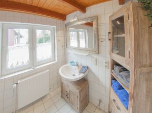 Der Waschplatz mit viel Ablagefläche - Bild 13: Ferienhaus Strandperle im Nordseebad Dangast, 95 qm bis 6 Personen und Hund