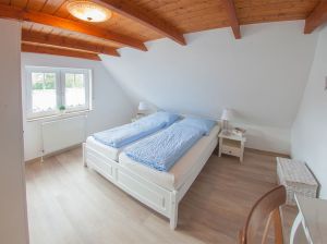 mit Doppelbett - Bild 7: Ferienhaus Strandperle im Nordseebad Dangast, 95 qm bis 6 Personen und Hund