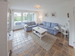 Maritim gemütlicher Sitzbereich - Bild 2: Ferienhaus Strandperle im Nordseebad Dangast, 95 qm bis 6 Personen und Hund