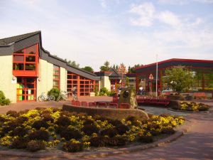 Kurzentrum im Ferienpark mit Schwimmbad, Sauna,Restaurant, Minigolf etc. - Bild 14: Ferienhaus "Kristina" an der ostfriesischen Nordseeküste - Hunde erlaubt