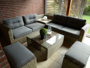 Der Wintergarten mit Blick in den Garten. - Bild 2: Ferienhaus "Kristina" an der ostfriesischen Nordseeküste - Hunde erlaubt