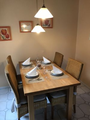 Moderne Essgruppe zum gemütlichen
Speisen, klönen oder spielen. - Bild 3: Ferienhaus "Friederike" an der Nordseeküste - ebenerdig - Hunde erlaubt