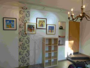 Ferienzimmer 1 mit Einbauglasregal und Designkleiderstange in Vogelform - Bild 5: Ferienzimmer im schönsten Tal der Oberlausitz, in der Cunewalder Obermühle