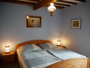 Bild 10: Maison Biemont, normannisches Natursteinhaus 16. Jahrhundert, Kamin