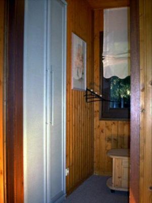 Stockbett,
Kleiderschrank - Bild 17: Wunderbare Wanderbasis für Hund und Mensch: Ferienhaus Frenkhausen