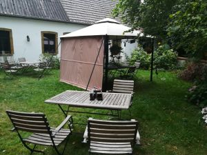 Auch bei Regen kann man jetzt den Garten genießen - Bild 1: Ferienzimmer und Ferienwohnung auf dem Bauernhof