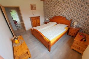 Bild 12: Fewo-Haus- Arnolde Nordsee Ostfriesl. EingezGarten, Rolliger. Senioren Hund