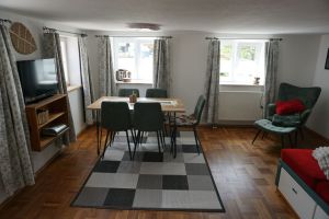 Gemütlich beieinander sitzen, ein Brettspiel herausholen, das in der Hektik des Alltags noch nicht zum Einsatz kam. Allgäuer Spezialitäten essen, dazu ein Bier aus Rettenberg. - Bild 5: Ferienwohnung "Stantes" - Oberallgäu - Hunde herzlich willkommen