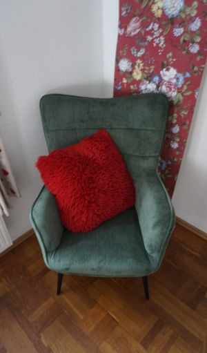 Zum die Beine hochlegen, ein gutes Buch lesen oder einfach in Tag träumen. Über Bergtouren oder Radtouren in den Allgäuer Bergen oder rund um Vorderburg nachsinnen. Den Hund entspannt zu Füssen. - Bild 6: Ferienwohnung "Stantes" - Oberallgäu - Hunde herzlich willkommen