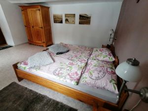 Nach einer langen Anfahrt, einer herausfordernden Bergtour oder weil Urlaub ist - wir wünschen einen erholsamen Schlaf und schöne Träume. - Bild 9: Ferienwohnung "Stantes" - Oberallgäu - Hunde herzlich willkommen