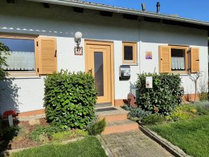 Mai 2022, Haustür und Fenster neu - Bild 1: Ferienhaus Degenhardt - Im Urlaub und doch zu Hause