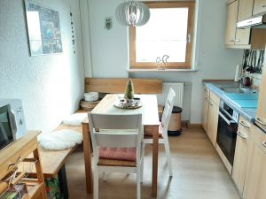 Neue Eckbank aus Wildeiche (seit Oktober 2022), Sonne am Morgen - Bild 27: Ferienhaus Degenhardt - Im Urlaub und doch zu Hause