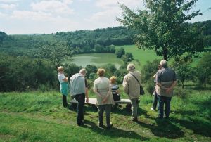Blick von oben auf das Imerather Maar. - Bild 16: Ferienwohnung EifelNatur 4 - komfortable FeWo in ruhiger Lage