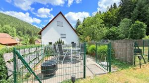 ein Meter hoch umzäunt - Bild 25: exklusive FeWo Waldblick, 2 Schlafzimmer, Elektrokamin, Garten