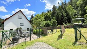 es befinden sich einige gemütliche Plätzchen im Gästegarten.
Es stehen für
Grills, Sonnenschirme
kleiner Spielplatz und für Hunde
Agility/Degility Treibbälle zur Verfügung - Bild 24: exklusive FeWo Waldblick, 2 Schlafzimmer, Elektrokamin, Garten