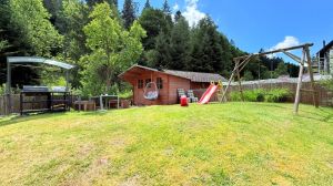 es befinden sich einige gemütliche Plätzchen im Gästegarten.
Es stehen für
Grills, Sonnenschirme - Bild 30: exklusive FeWo Waldblick, 2 Schlafzimmer, Elektrokamin, Garten