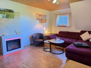 Bild 10: Ferienwohnung Waldblick 2-3 Schlafzimmer, Garten, BBQ, Kamin, Sauna