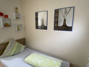 mit Einzelbett 1x2mtr. - Bild 18: Norddeich EG-Ferienwohnung-3 Personen+Hund, 2 Schlafz. Fahrräder strandnah