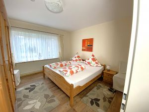 mit Dopppelbett 2x2mtr. und Komfortmatratzen - Bild 11: Norddeich EG-Ferienwohnung-3 Personen+Hund, 2 Schlafz. Fahrräder strandnah