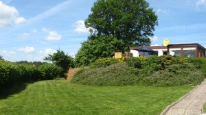 Das Haus liegt erhöht und bietet von daher einen tollen Blick auf das Meer. Großes Grundstück mit Hecke und komplette Umzäunung. "Wuffi" soll ja drin bleiben. ;-) - Bild 1: Ostsee bei Grömitz, Lübecker Bucht, Meersicht, Hunde willkommen