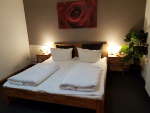 180er Doppelbett, zusätzlicher TV, absolut ruhig, Elektrisches Dachkuppelfenster. - Bild 8: Ostsee bei Grömitz, Lübecker Bucht, Meersicht, Hunde willkommen