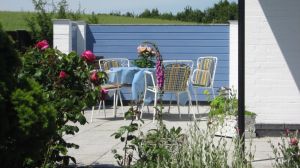 Die beiden Meerblick-Terrassen liegen in Ost-Süd-West-Lage. Geniessen Sie den ganzen Tag vom Sonnenaufgang bis zum Sonnenuntergang. Mehr geht nicht.: -) - Bild 9: Hundefreundlich Ostsee mit tollem Meerblick