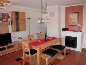 Ich habe meine Wohnung im Juni 2011 renoviert und neu möbliert. - Bild 1: Insel Rügen; Maisonettewohnung von Privat; W-LAN; 400m vom Strand