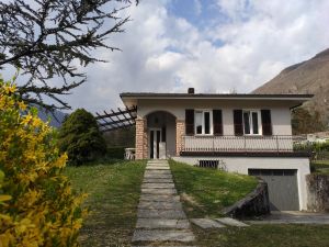 Bild 1: Ferienhaus Giorgia in Vesta am Lago di Idro mit eingezäunten Garten