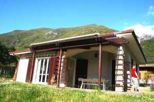 Bild 4: Ferienhaus Giorgia in Vesta am Lago di Idro mit eingezäunten Garten