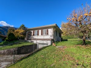 Bild 3: Ferienhaus Giorgia in Vesta am Lago di Idro mit eingezäunten Garten