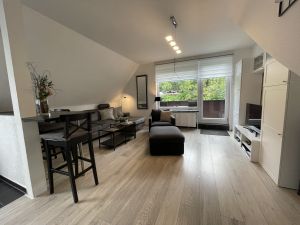 Offener Wohn-/Essbereich mit Zugang zum Sonnenbalkon - Bild 1: TOP Ferienwohnung "AussichtsReich" in Hahnenklee für 2 - 3 Pers. und Hund