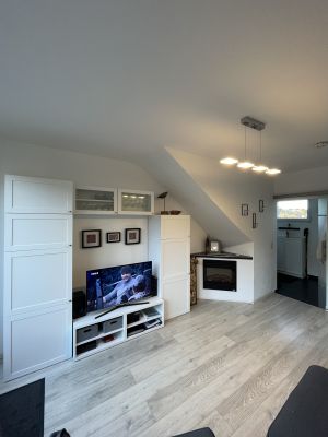 Schrankwand mit Kleiderschrank, LCD-TV, DVD-Player, Radio, CD-Player - Bild 2: TOP Ferienwohnung "AussichtsReich" in Hahnenklee für 2 - 3 Pers. und Hund