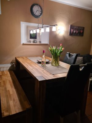 Der Essbereich bietet Platz für bis zu sechs Personen. - Bild 9: Urlaub im gemütlichen Ferienhaus Waldhäuschen Zandt- Bayerischer Wald